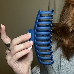 Large blue claw clip